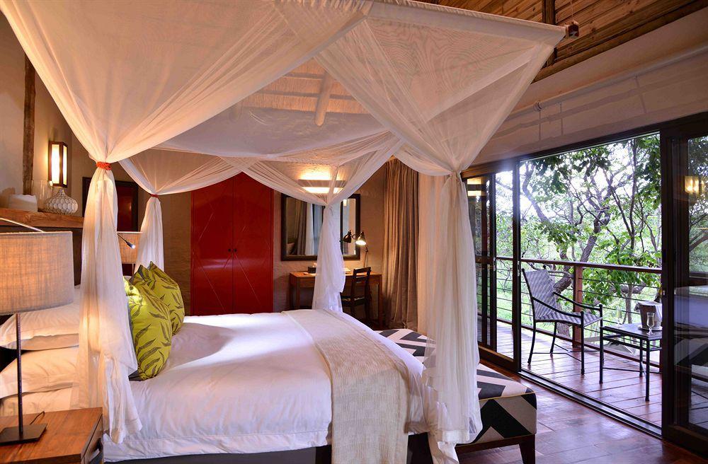 Victoria Falls Safari Suites Exterior photo