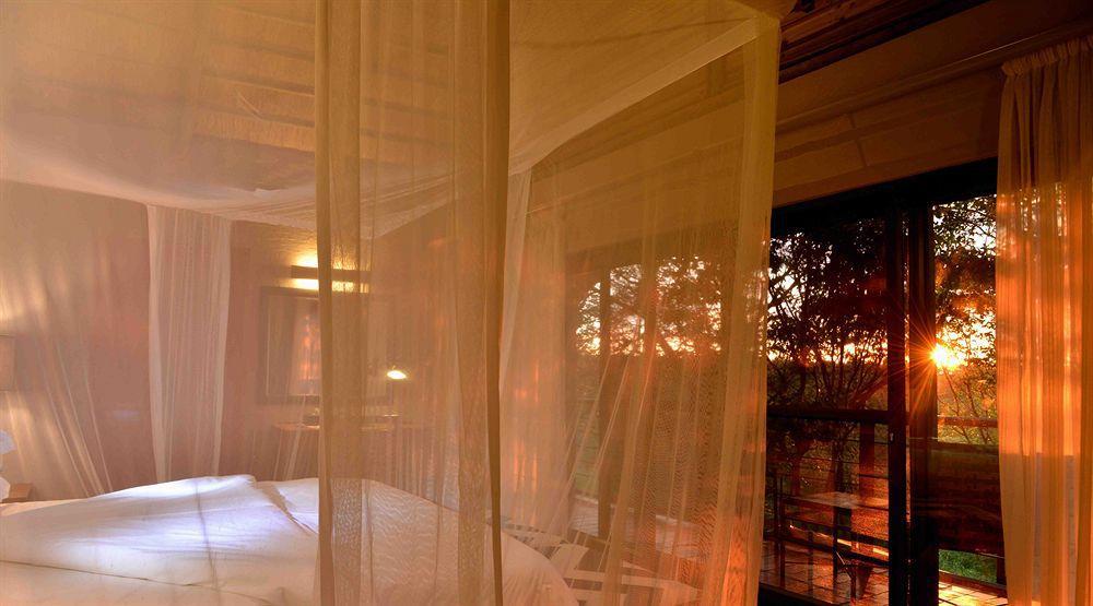 Victoria Falls Safari Suites Exterior photo
