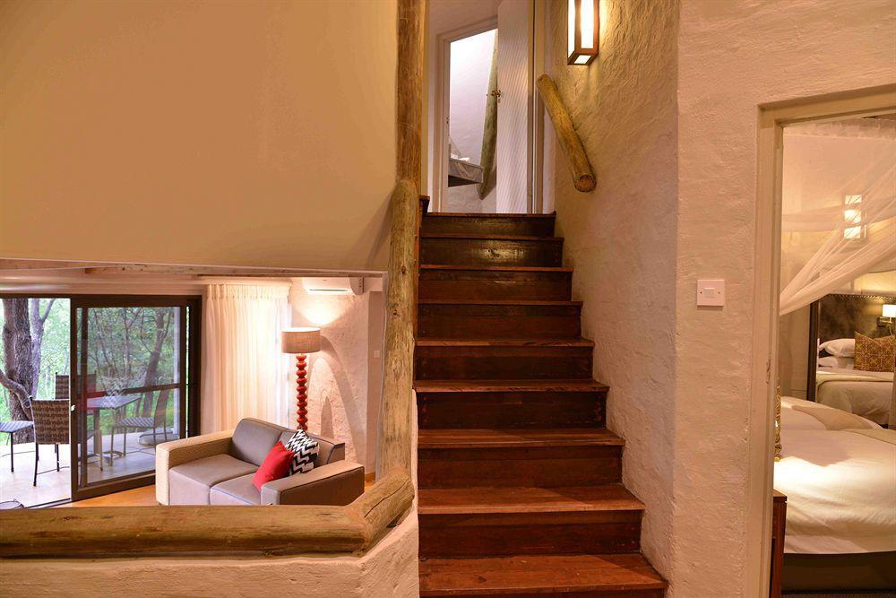 Victoria Falls Safari Suites Exterior photo