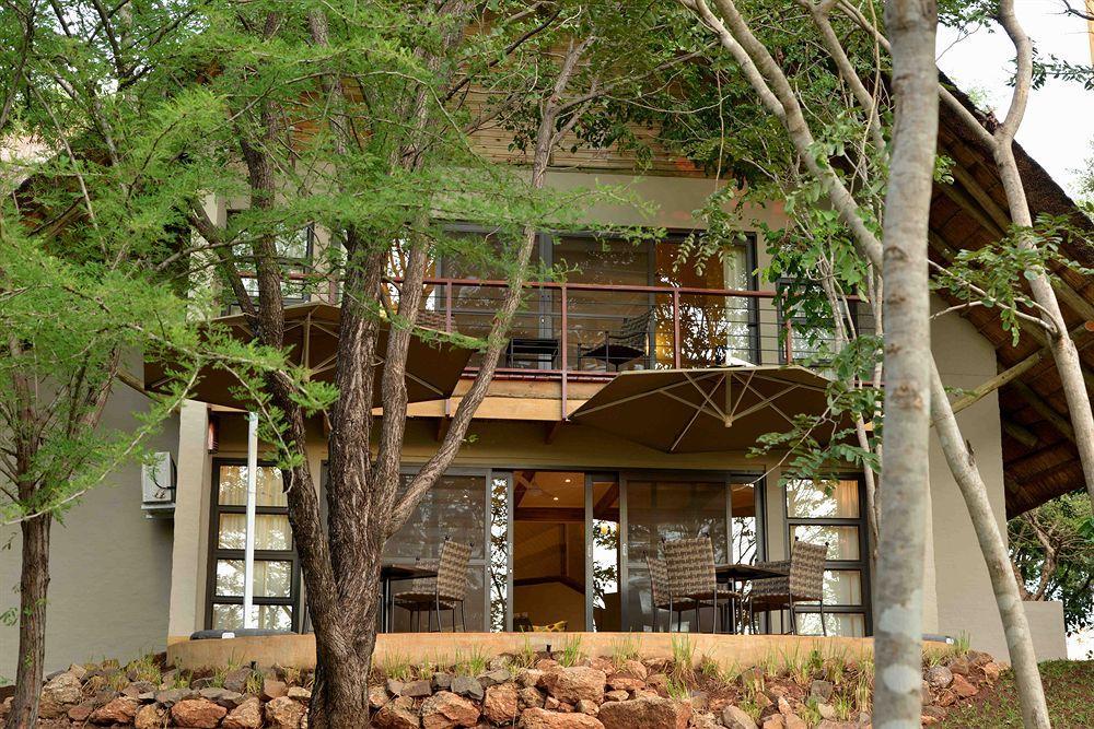 Victoria Falls Safari Suites Exterior photo