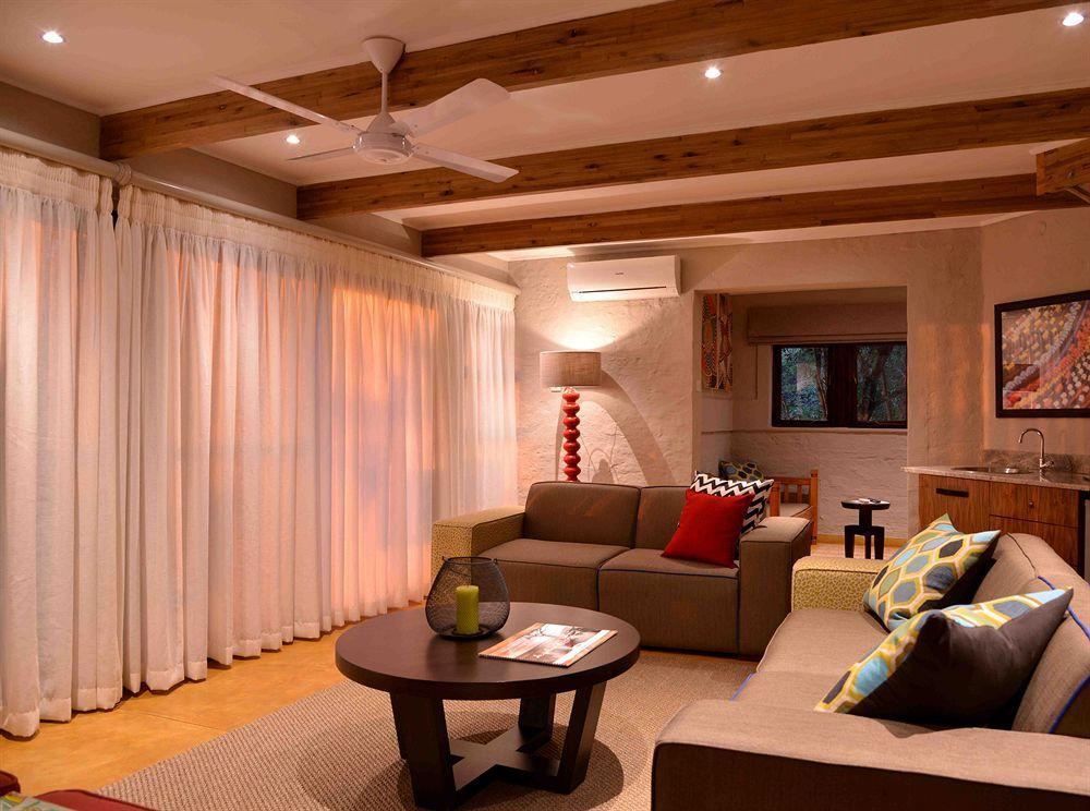 Victoria Falls Safari Suites Exterior photo