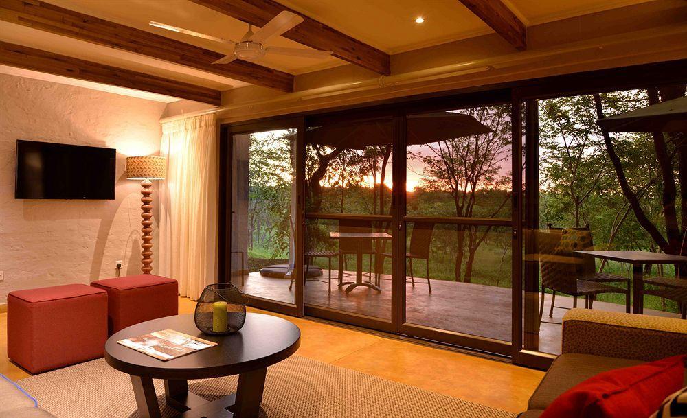 Victoria Falls Safari Suites Exterior photo