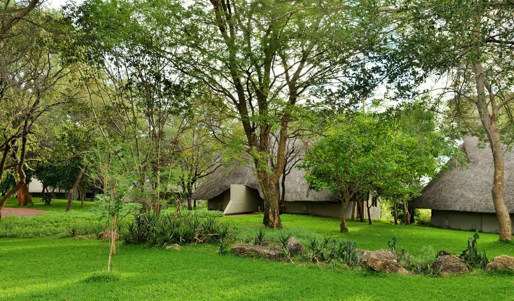 Victoria Falls Safari Suites Exterior photo