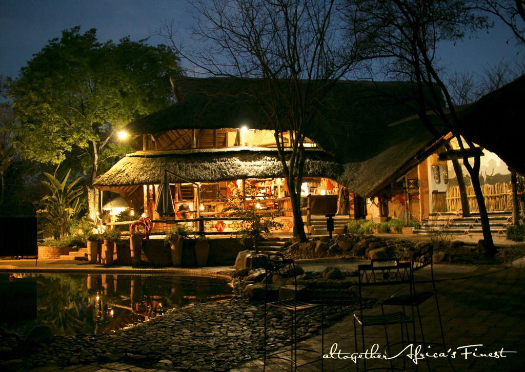 Victoria Falls Safari Suites Exterior photo