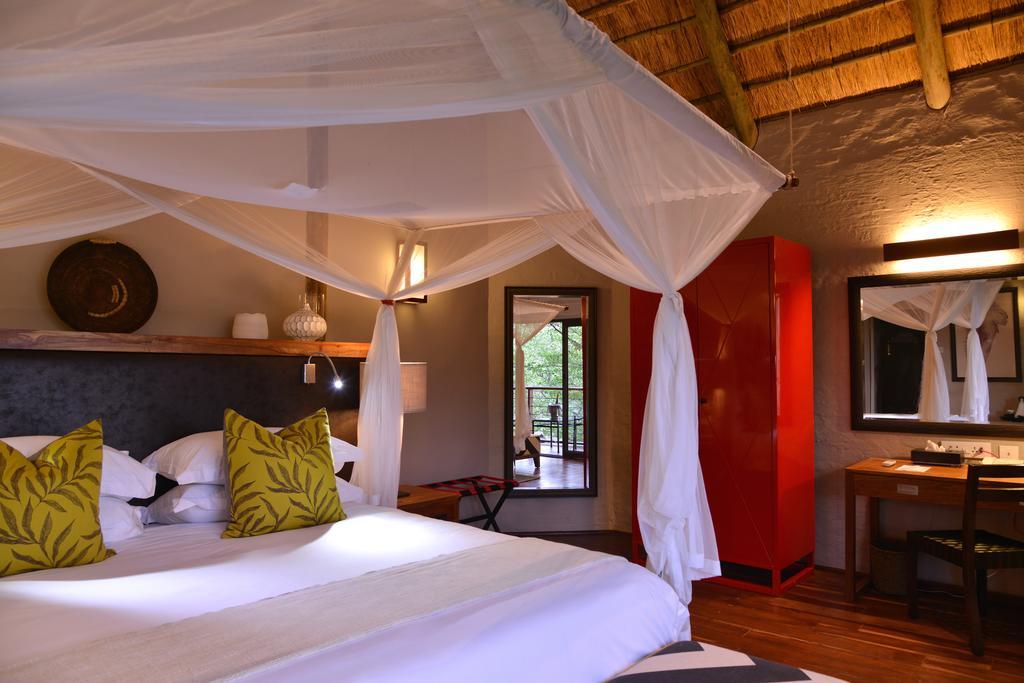 Victoria Falls Safari Suites Exterior photo