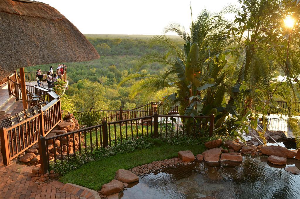 Victoria Falls Safari Suites Exterior photo