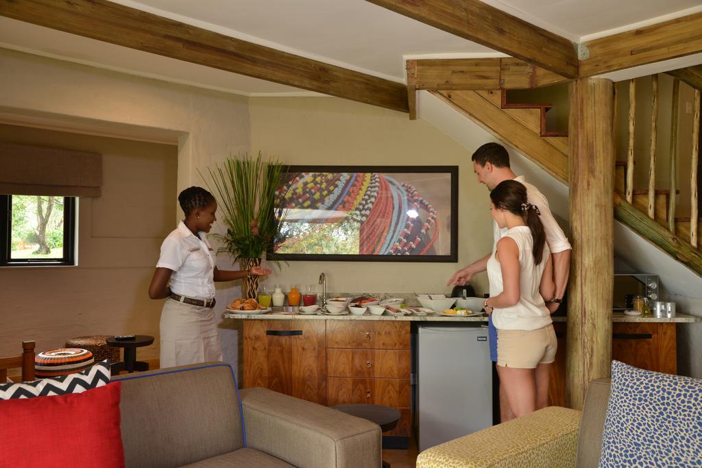 Victoria Falls Safari Suites Exterior photo