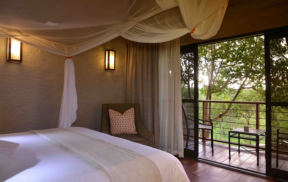 Victoria Falls Safari Suites Exterior photo