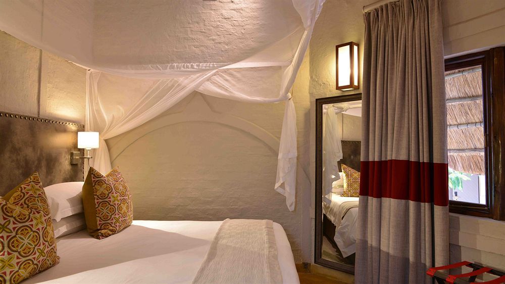 Victoria Falls Safari Suites Exterior photo