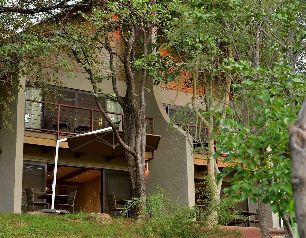 Victoria Falls Safari Suites Exterior photo