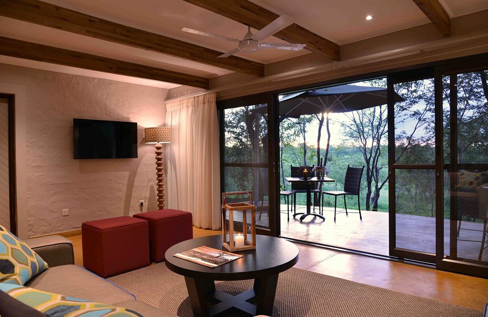 Victoria Falls Safari Suites Exterior photo