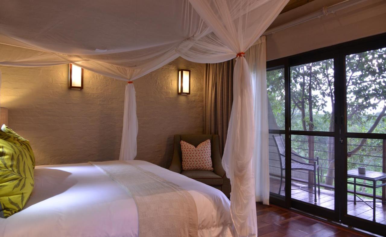 Victoria Falls Safari Suites Room photo